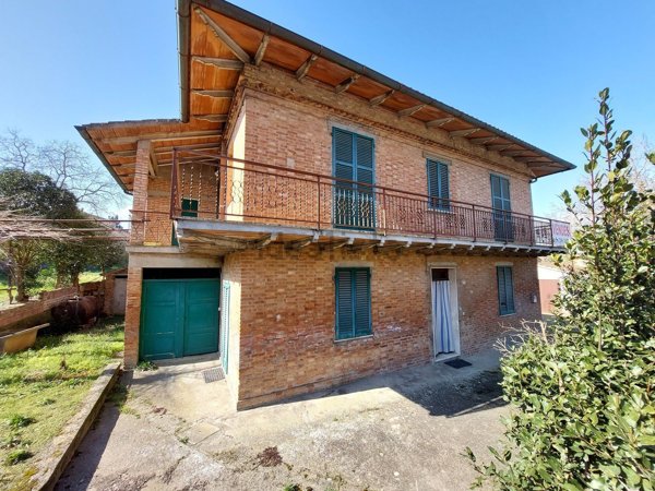 casa indipendente in vendita a Chiusi in zona Montallese