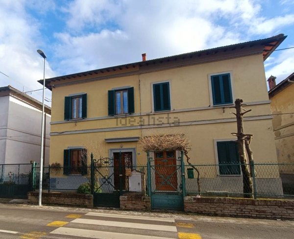 casa indipendente in vendita a Chiusi