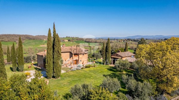 casale in vendita a Chiusi in zona Macciano