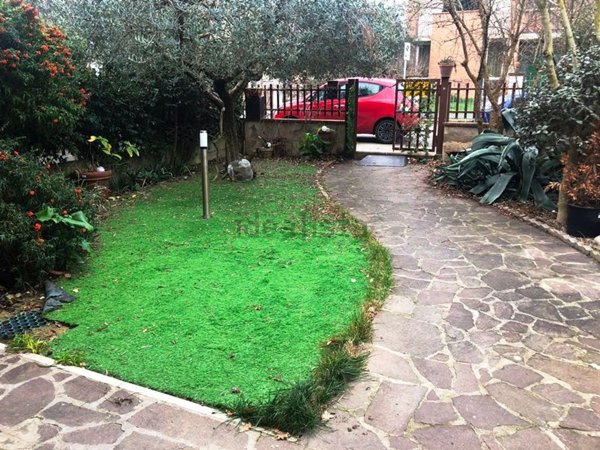 casa indipendente in vendita a Chiusi in zona Macciano