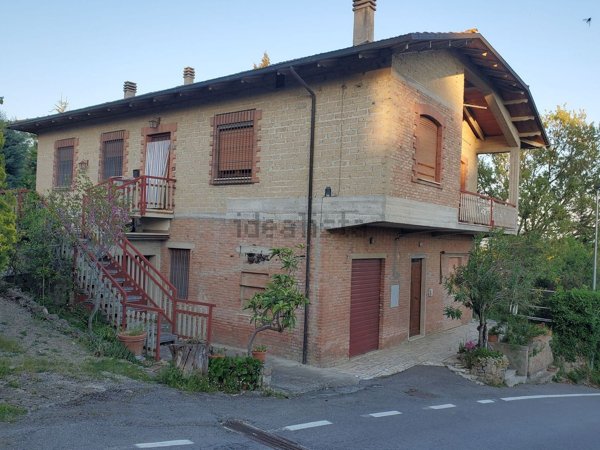 casa indipendente in vendita a Chiusi