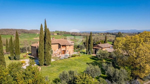 casa indipendente in vendita a Chiusi in zona Macciano