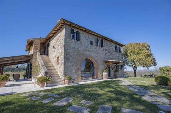 casa indipendente in vendita a Chiusi