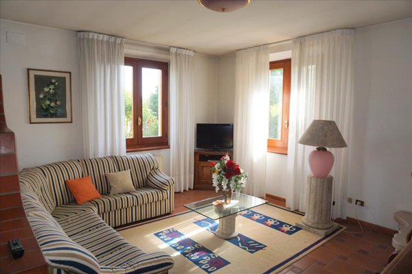 casa indipendente in vendita a Chiusi in zona Macciano