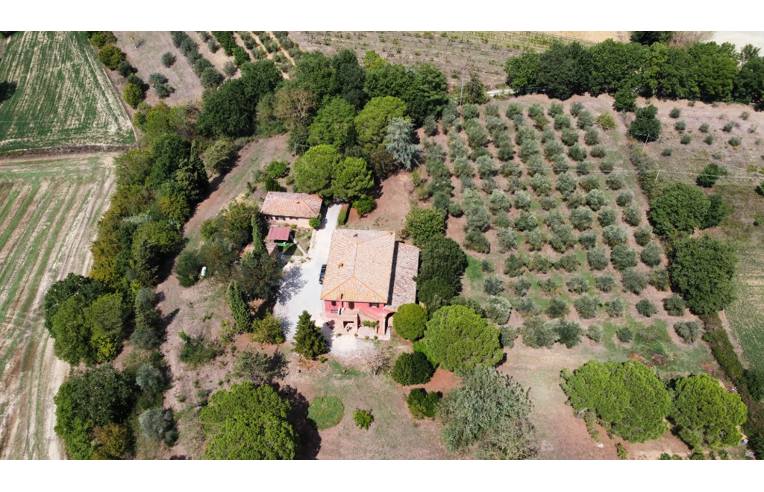 casa indipendente in vendita a Chiusi in zona Montallese