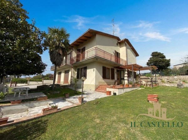 casa indipendente in vendita a Chiusi