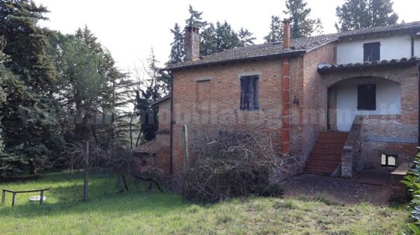 casa indipendente in vendita a Chiusi in zona Macciano