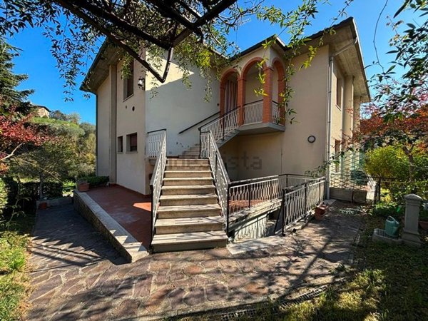 casa indipendente in vendita a Chiusi in zona Chiusi Scalo