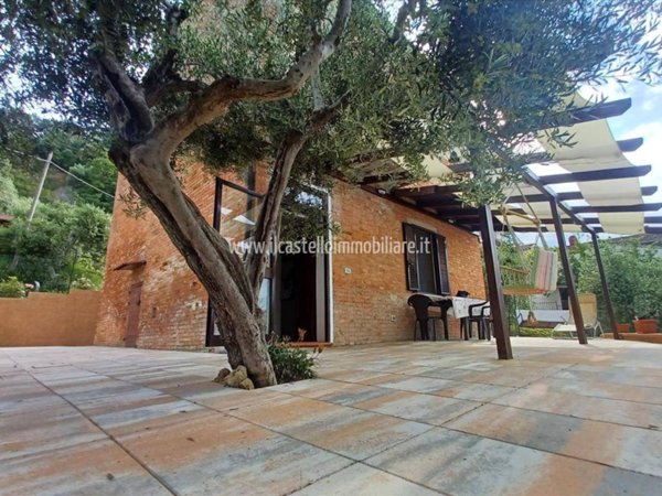 casa indipendente in vendita a Chiusi
