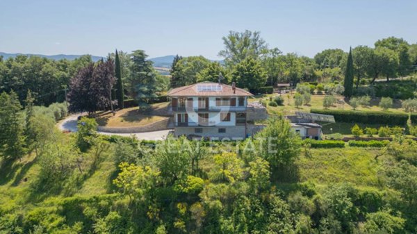 casa indipendente in vendita a Chiusi in zona Macciano