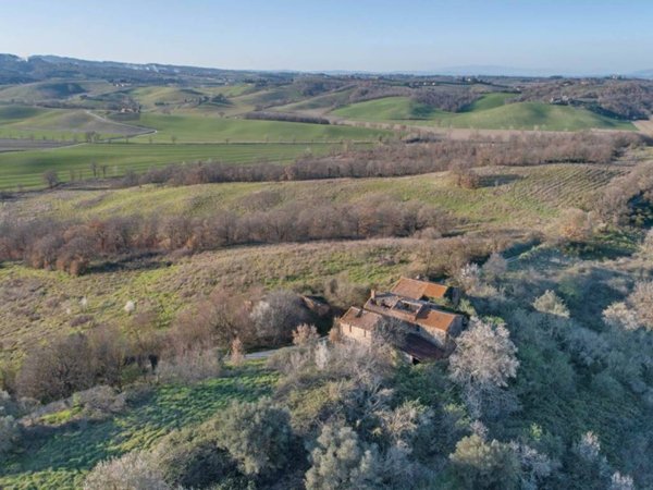 casa indipendente in vendita a Chiusi in zona Macciano