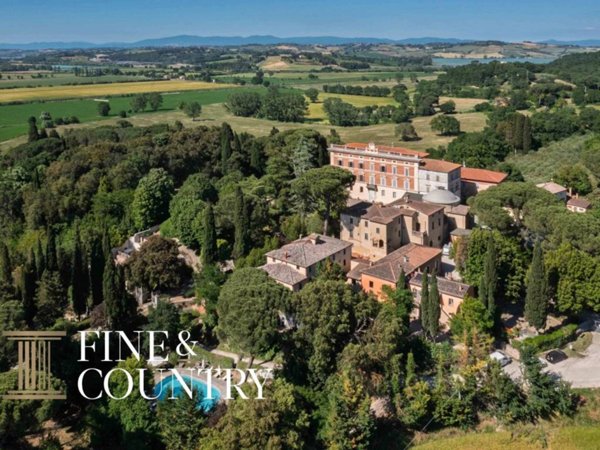 casa indipendente in vendita a Chiusi in zona Macciano