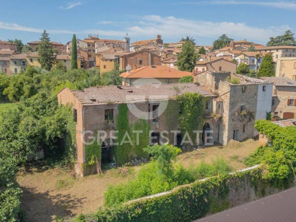 intera palazzina in vendita a Chiusi