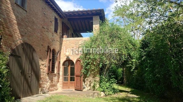 casale in vendita a Chiusi in zona Macciano