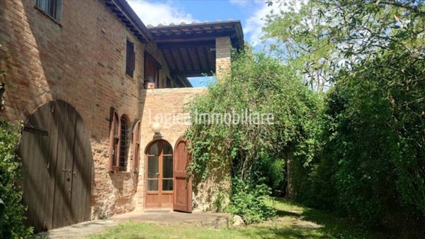 casa indipendente in vendita a Chiusi in zona Macciano