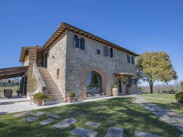 casa indipendente in vendita a Chiusi
