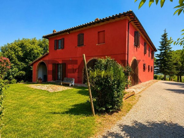 casa indipendente in vendita a Chiusi in zona Chiusi Scalo
