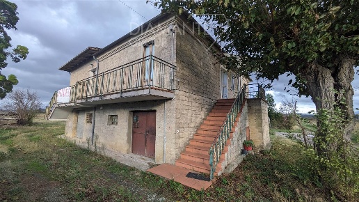 casa indipendente in vendita a Chiusi in zona Chiusi Scalo