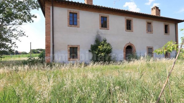 casa indipendente in vendita a Chiusi in zona Macciano