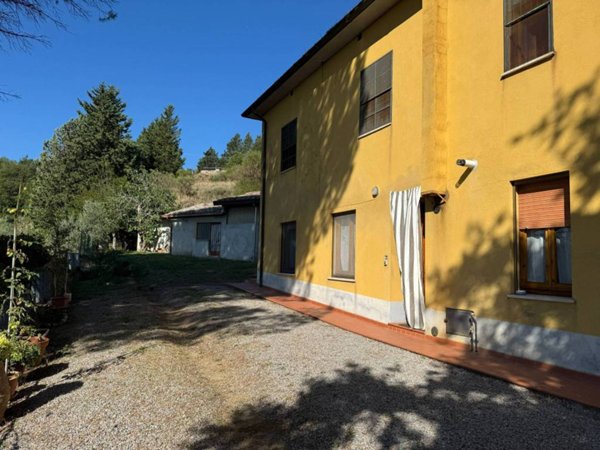 casa indipendente in vendita a Chiusi in zona Macciano
