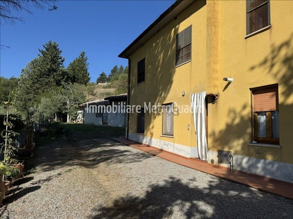 casa indipendente in vendita a Chiusi in zona Macciano