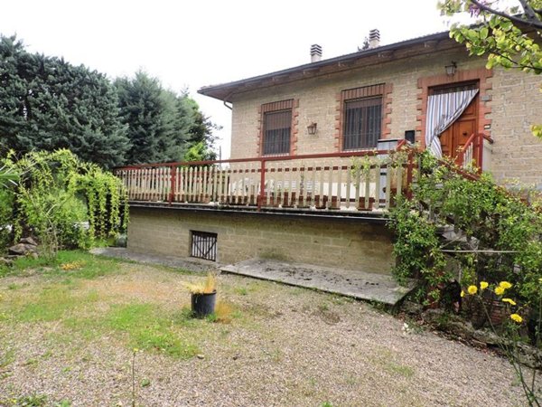casa indipendente in vendita a Chiusi in zona Macciano