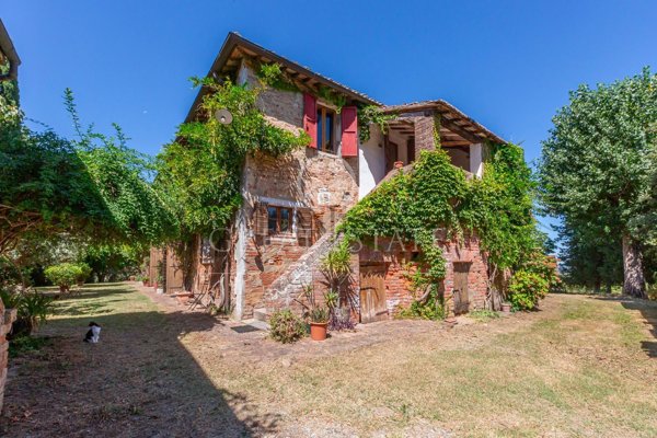 casale in vendita a Chiusi in zona Macciano