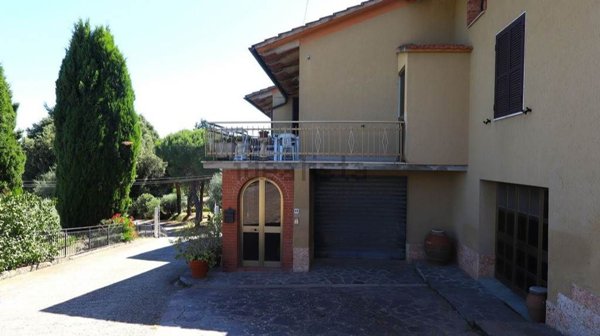 casa indipendente in vendita a Chiusi in zona Macciano