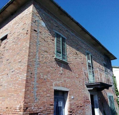 casa indipendente in vendita a Chiusi in zona Montallese