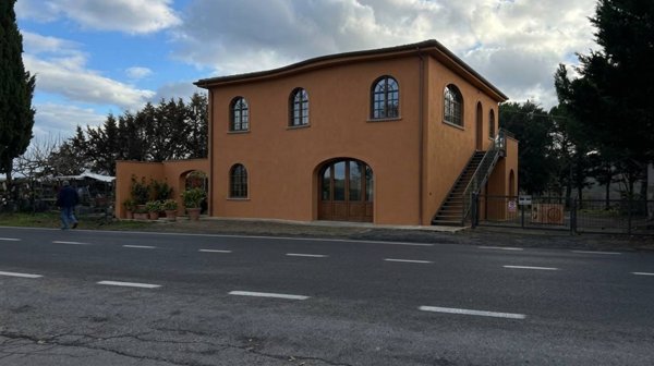 locale commerciale in vendita a Chiusi