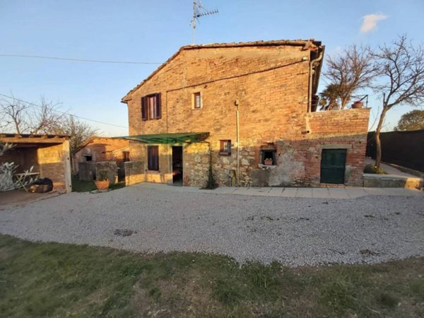 casa indipendente in vendita a Chiusi