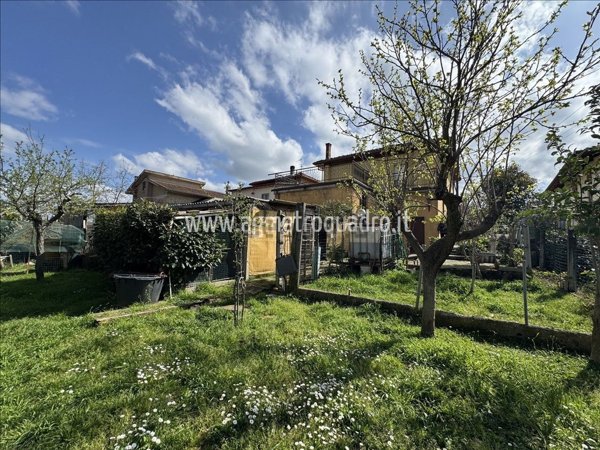 casa indipendente in vendita a Chiusi in zona Macciano