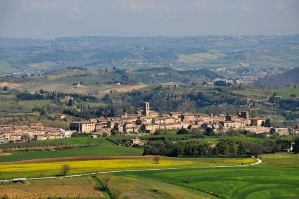 casa indipendente a Colle di Val d'Elsa in zona Montecchio / Borgatello