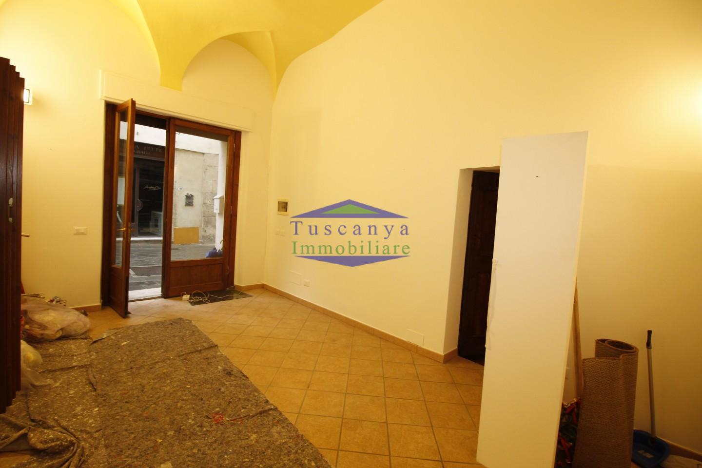 negozio in vendita a Colle di Val d'Elsa