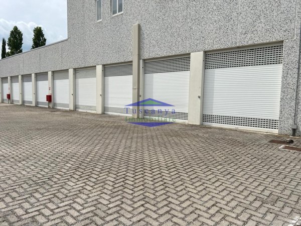 locale di sgombero in vendita a Colle di Val d'Elsa