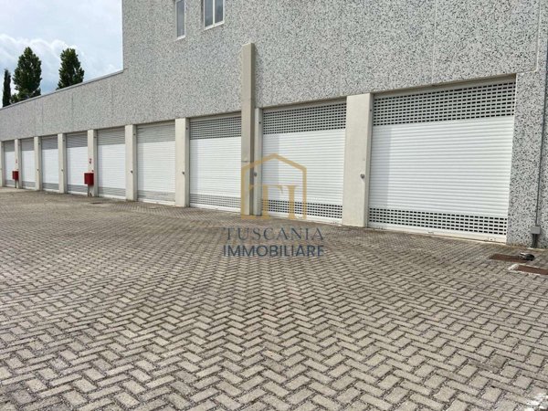 locale di sgombero in vendita a Colle di Val d'Elsa