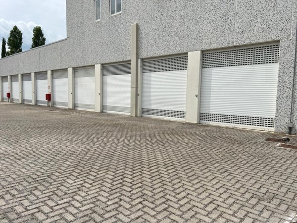 locale di sgombero in vendita a Colle di Val d'Elsa