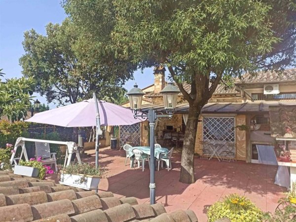 casa indipendente in vendita a Colle di Val d'Elsa