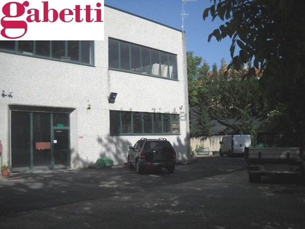 locale di sgombero in vendita a Colle di Val d'Elsa