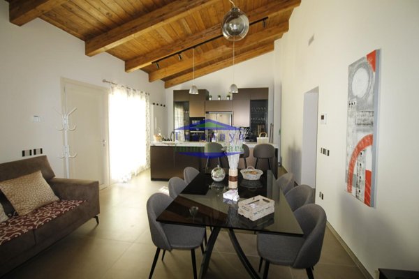 casa indipendente in vendita a Colle di Val d'Elsa
