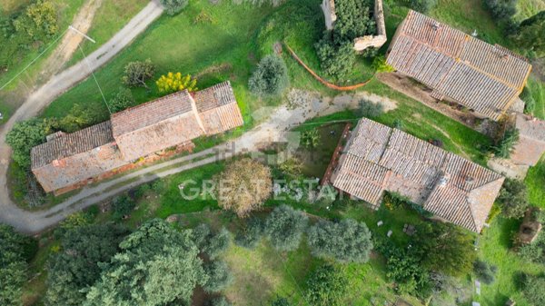 locale di sgombero in vendita a Colle di Val d'Elsa