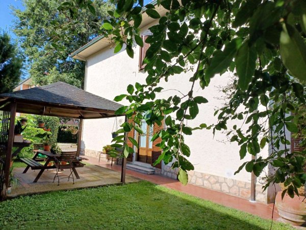 casa indipendente in vendita a Colle di Val d'Elsa in zona Boscona