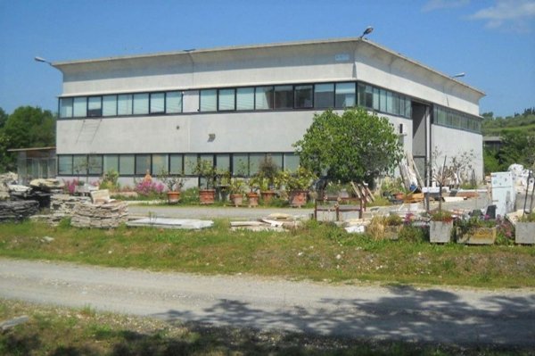 capannone in vendita a Colle di Val d'Elsa