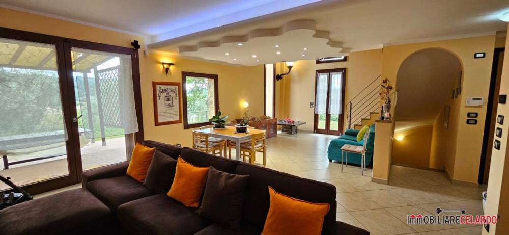 casa indipendente in vendita a Colle di Val d'Elsa