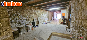 locale di sgombero in vendita a Colle di Val d'Elsa