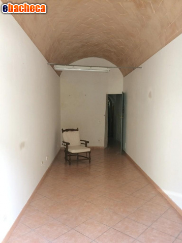 locale di sgombero in vendita a Colle di Val d'Elsa