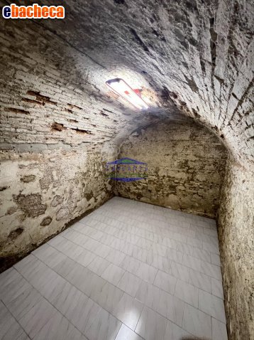 locale di sgombero in vendita a Colle di Val d'Elsa