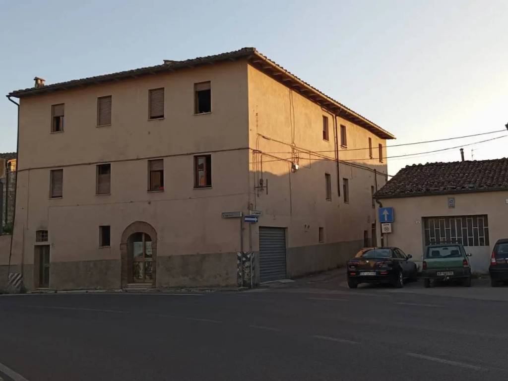 intera palazzina in vendita a Colle di Val d'Elsa