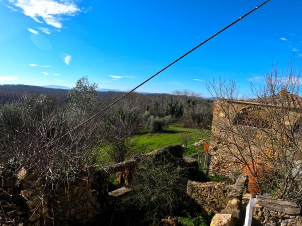 locale di sgombero in vendita a Colle di Val d'Elsa