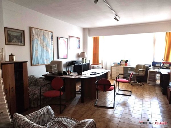 ufficio in vendita a Colle di Val d'Elsa